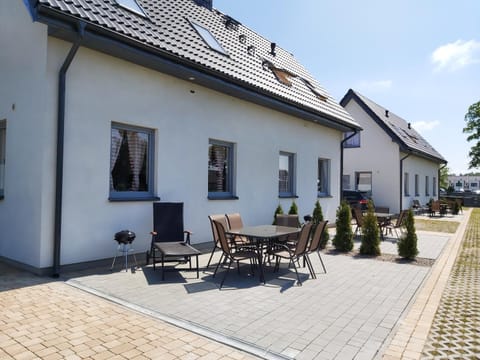 Facade/entrance, Garden