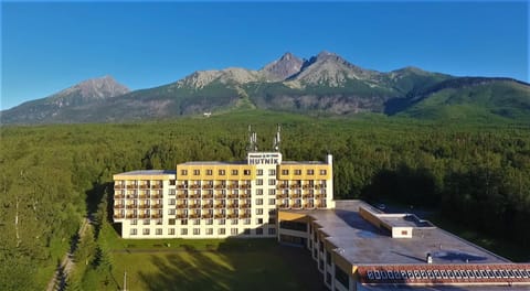 Property building, Off site, Natural landscape, Bird's eye view, Summer, Mountain view