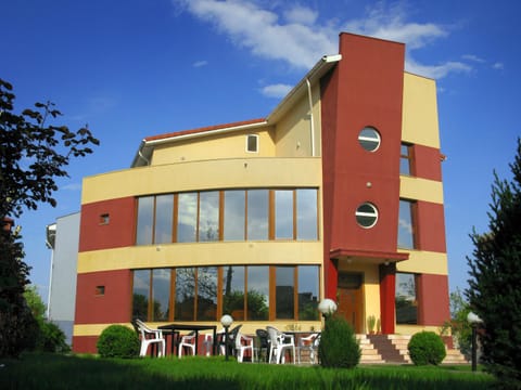 Property building, Patio, Day