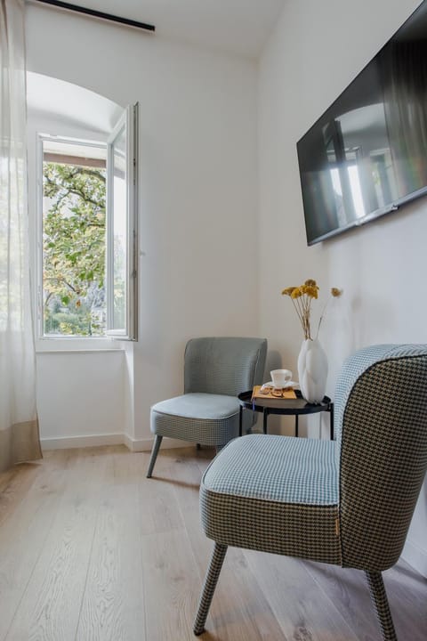 Coffee/tea facilities, Seating area