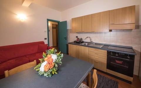 TV and multimedia, Kitchen or kitchenette, Living room, Seating area