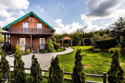 Property building, Spring, Day, Natural landscape, Garden, Garden view