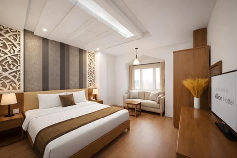Bed, TV and multimedia, Living room, Seating area, Bedroom