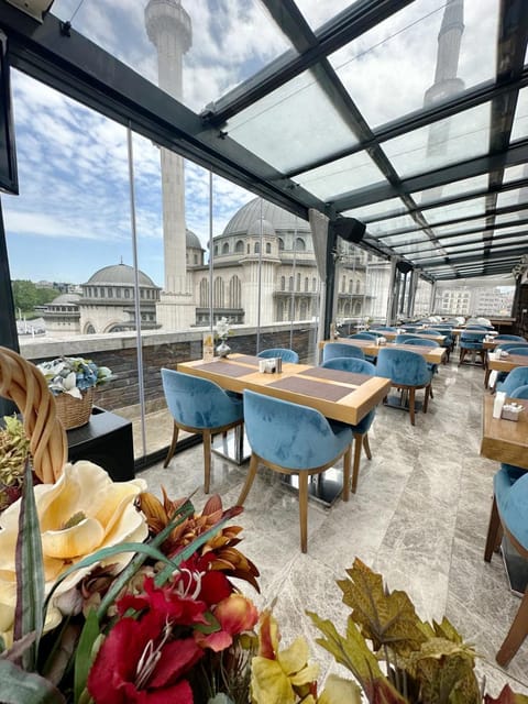 Restaurant/places to eat, Garden, View (from property/room), Balcony/Terrace, Balcony/Terrace