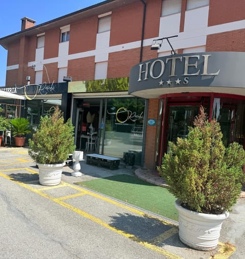 Property building, Street view, Location