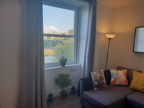 Stylish City Apartment - Near Haymarket, Walk to Castle and Princes Street Apartment in Edinburgh