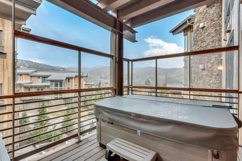 Hot Tub, View (from property/room), Balcony/Terrace
