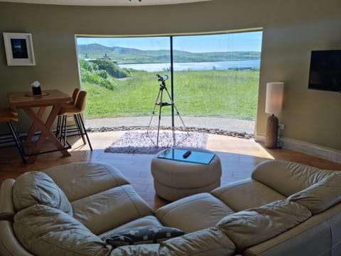 Living room, Mountain view, Sea view