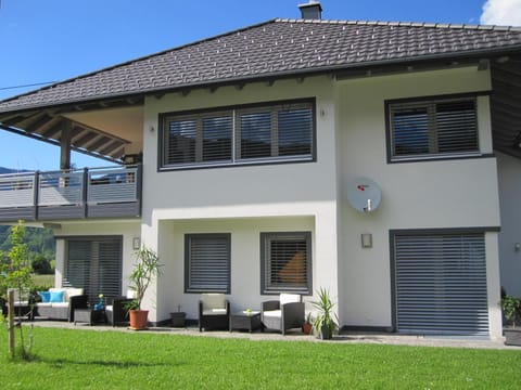 Facade/entrance, Balcony/Terrace