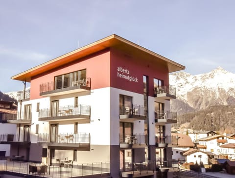 Facade/entrance, Off site