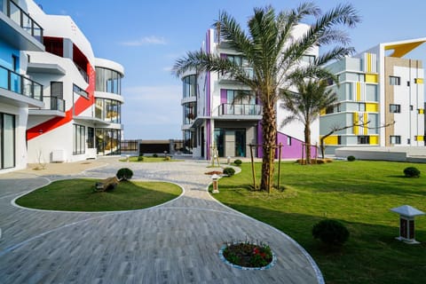 Property building, Patio, Facade/entrance, Garden, Decorative detail, Garden view