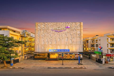 Property building, Facade/entrance