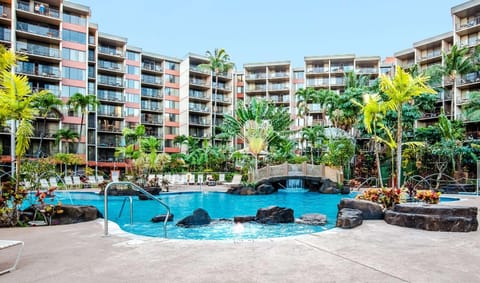 Property building, Day, Garden, Garden view, Pool view, Swimming pool, Swimming pool, sunbed