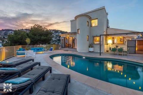 Property building, Patio, Day, Natural landscape, Living room, Seating area, Pool view, Swimming pool, sunbed