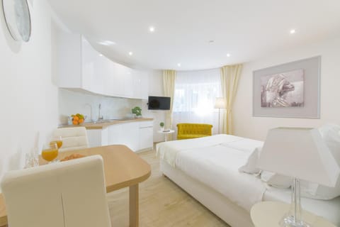 Kitchen or kitchenette, Living room, Bedroom