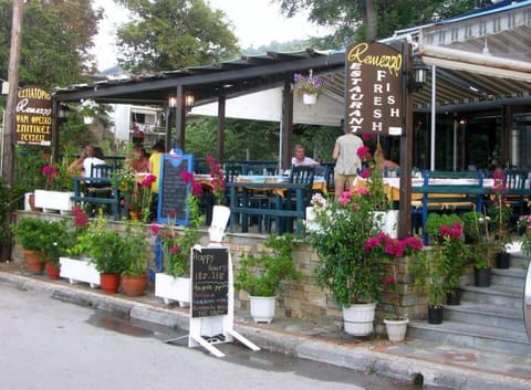 Restaurant/places to eat, Facade/entrance
