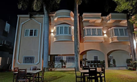 Property building, Facade/entrance, Garden