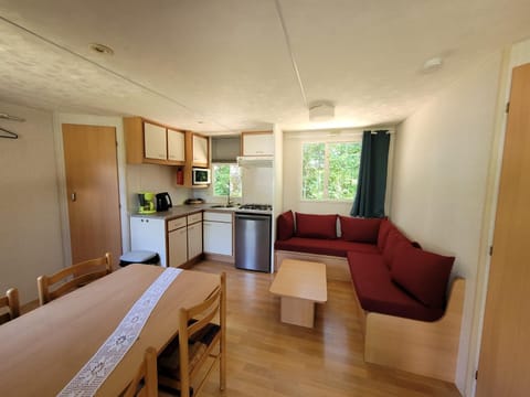 Stacaravan 6 persoons - Camping Le Soustran Chalet in Auvergne-Rhône-Alpes