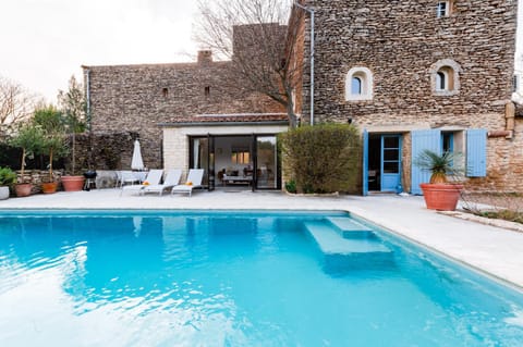 Belle De Jour -A Provencal gem Private heated pool House in Gordes