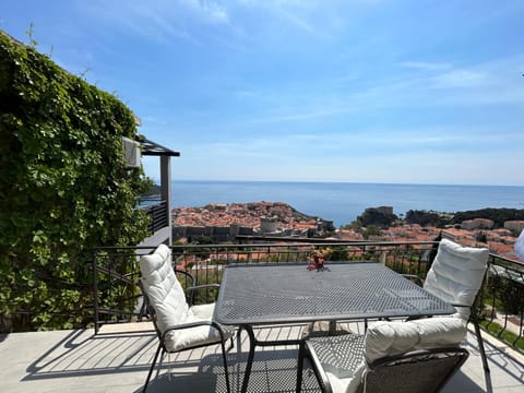 View (from property/room), Balcony/Terrace, Seating area, Sea view
