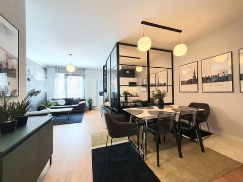 Seating area, Dining area