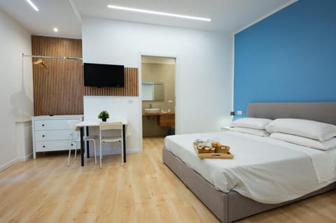 TV and multimedia, Photo of the whole room, Bedroom, hair dresser