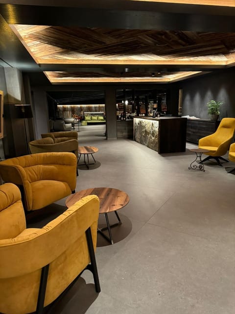 Alpotel Dolomiten Hotel in Molveno