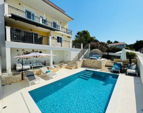 Property building, Swimming pool, Swimming pool