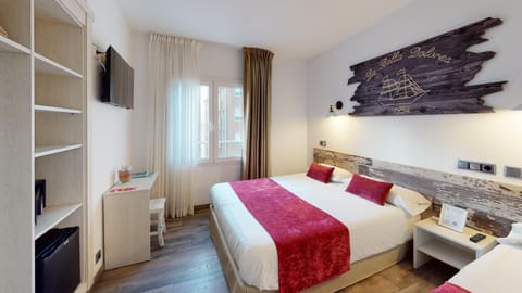 TV and multimedia, Photo of the whole room, Bedroom