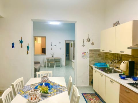 Living room, Photo of the whole room, internet, kitchen