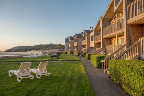 Facade/entrance, Garden, Balcony/Terrace, Beach, Sea view