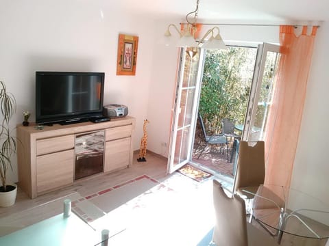 Photo of the whole room, Decorative detail