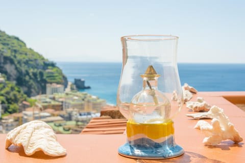 Photo of the whole room, Sea view