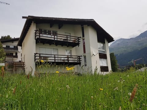 Arp (470 Bä) OG Apartment in Canton of Grisons