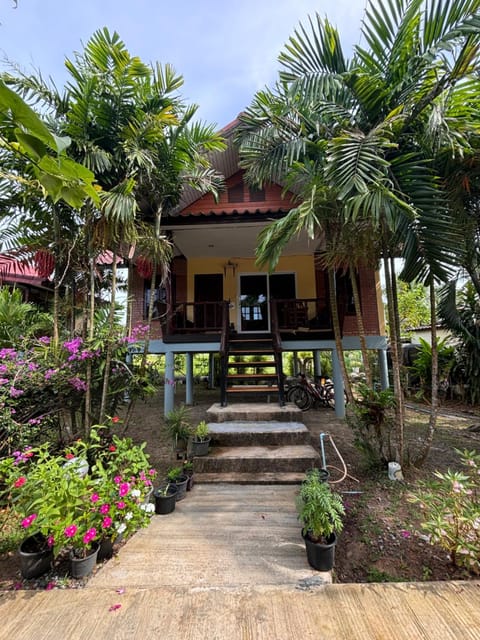 Mookdaman Bungalow House in Krabi Changwat