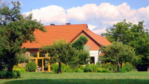 Facade/entrance, Garden