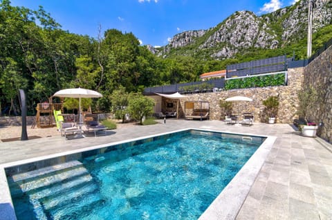 Patio, Day, Natural landscape, Mountain view, Pool view, Swimming pool, sunbed