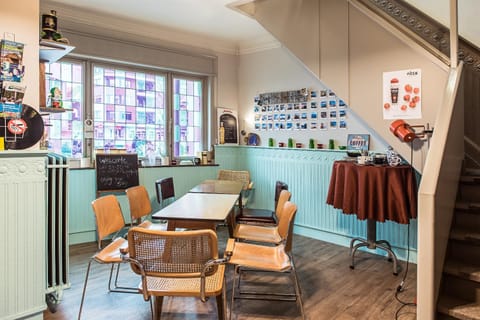 Coffee/tea facilities, Dining area