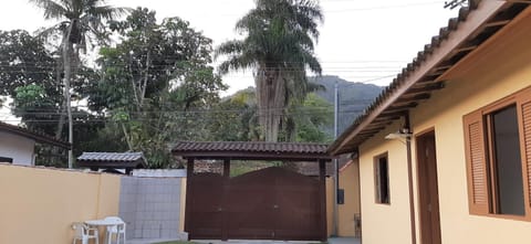Facade/entrance, Mountain view