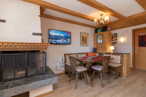 TV and multimedia, Dining area, flat iron