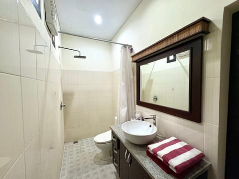 Dwiputra Guest House Bed and Breakfast in North Kuta