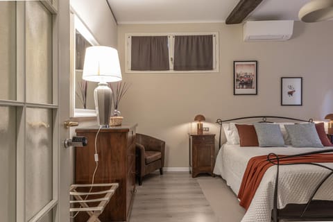 Bed, Bedroom, air conditioner