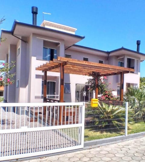 Property building, Patio, Day, Garden, Garden view