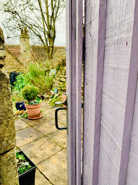 Weaver's Cottage @ Number 10 House in England