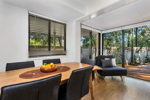 Seating area, Dining area, Garden view
