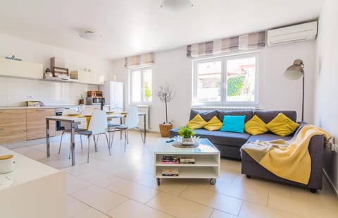 Spring, Winter, Summer, TV and multimedia, Kitchen or kitchenette, Living room, Dining area, Beach, Autumn, Garden view