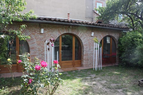 Property building, Facade/entrance, Garden, Garden view