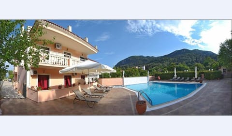 Property building, Day, Swimming pool