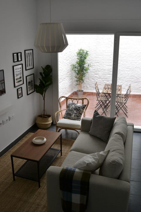 Communal lounge/ TV room, Balcony/Terrace, Living room