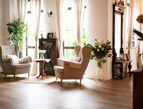 Living room, Seating area